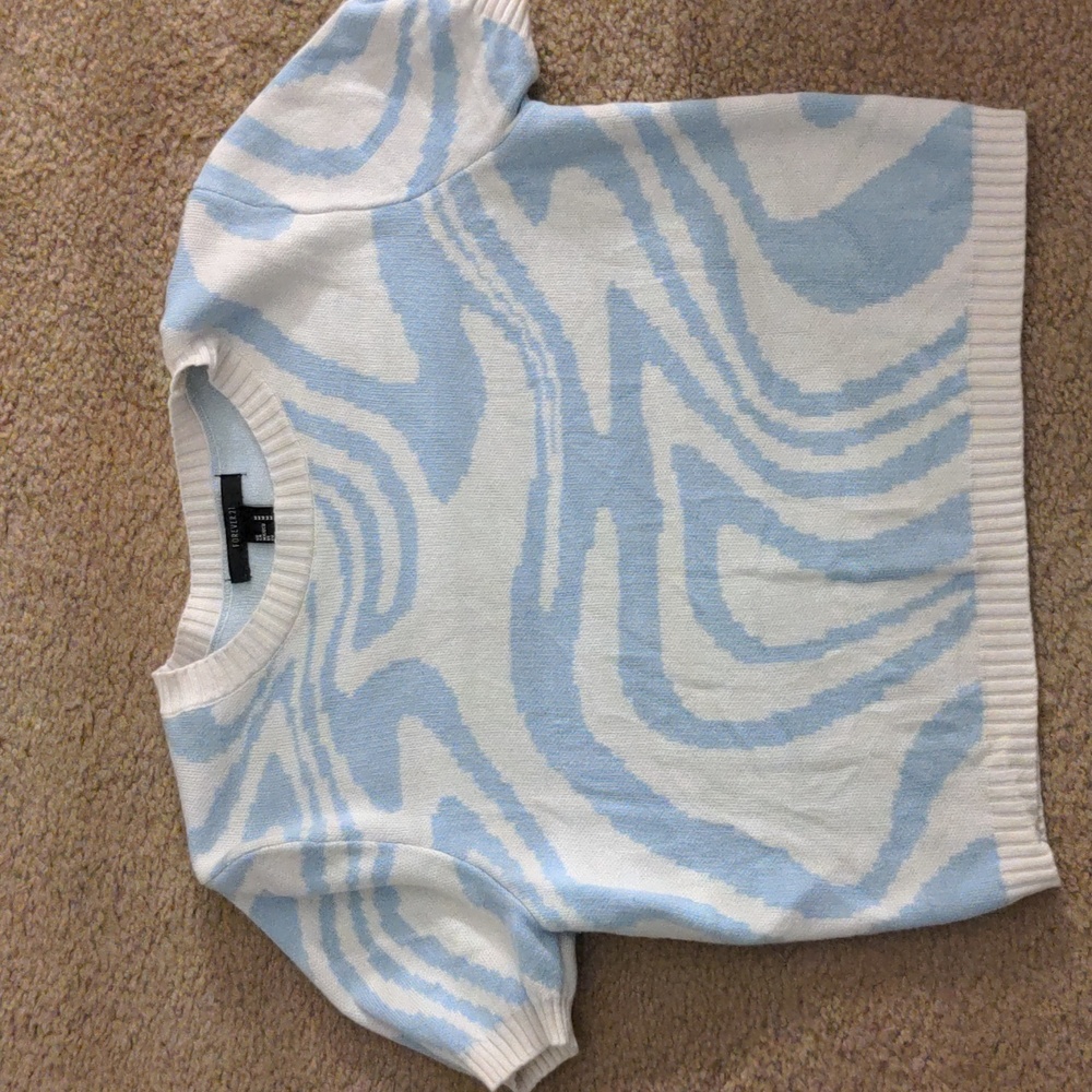 Forever 21 cropped shirt sleeve cute sweater